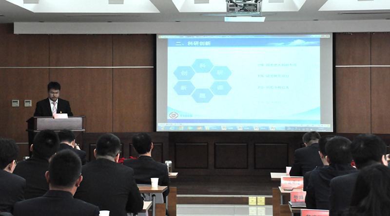 10.我院召开“十佳青年”演讲评比大会4.13-2.jpg